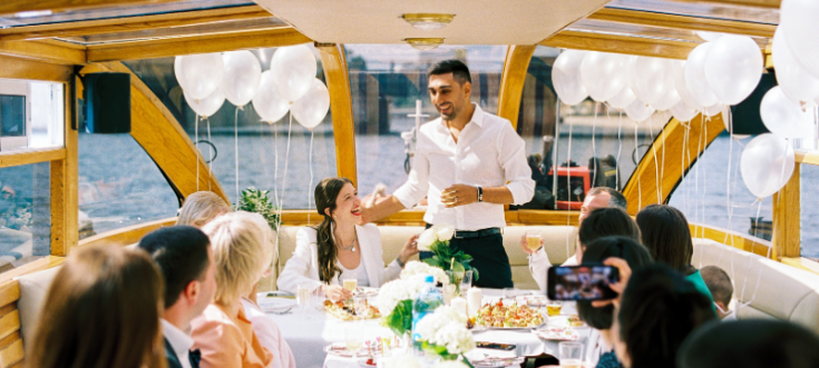 DJ René unterstützt Brautpaare bei Spielen, Reden und Highlights für ihre Hochzeit