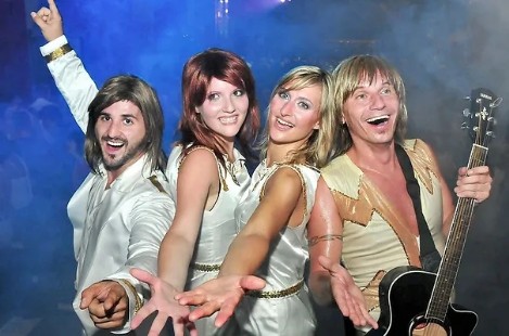 Taucht ein in die ABBA Tribute Show – Euch erwartet eine unvergessliche musikalische Reise!