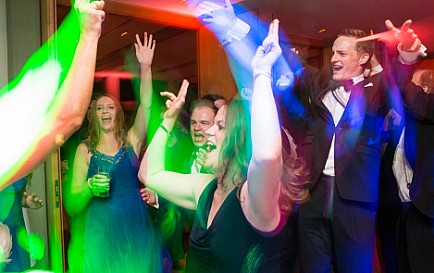 Euch erwartet: Party-Musik für den Abschlussball – Jetzt den perfekten DJ buchen! Party-Musik für den Abschlussball
